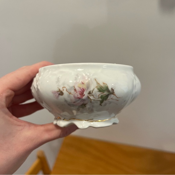 Antique Vintage Hand-Painted Floral Porcelain Hair Receiver - Picture 7 of 8
